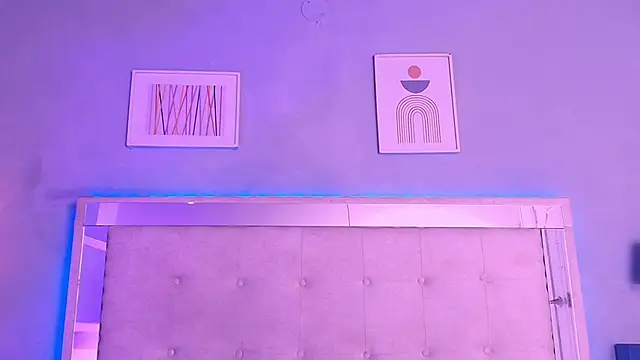 Snapshot of Emily_Castillo_1 chatting on September 13, 4:29 am Emily Castillo 1 online show from September 13, 4:29 am