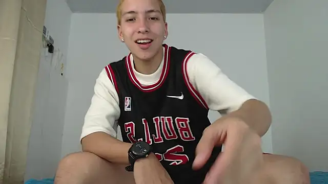 Snapshot of Your_favorite_ftm_ chatting on September 23, 9:47 am Your favorite ftm online show from September 23, 9:47 am