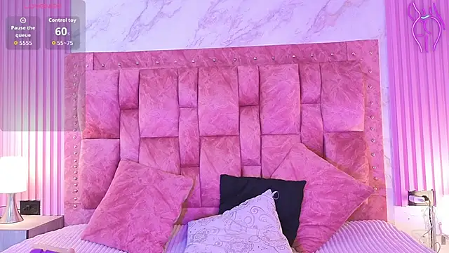 Snapshot of goldilockss15 chatting on October 4, 3:29 am goldilockss15 online show from October 4, 3:29 am