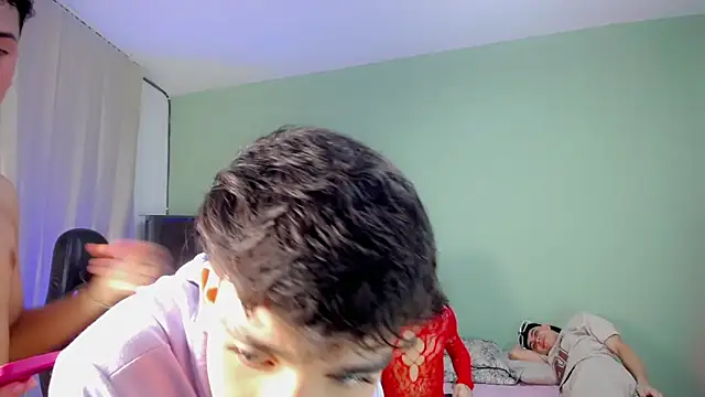 Zion Moore online show from October 11, 4:59 am