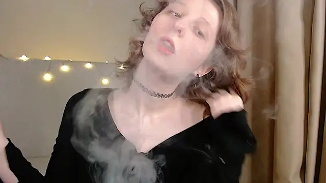 Snapshot of c0ralynx chatting on October 9, 2:24 am c0ralynx online show from October 9, 2:24 am