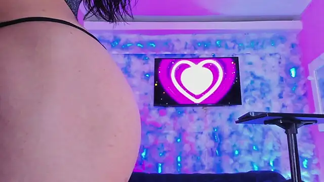 The Hot Ts Dolls online show from May 29, 3:21 pm