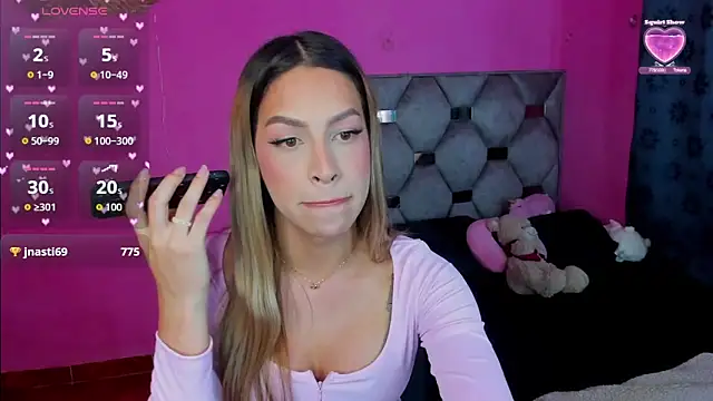 Snapshot of hanna_tss chatting on October 6, 1:27 am hanna tss online show from October 6, 1:27 am