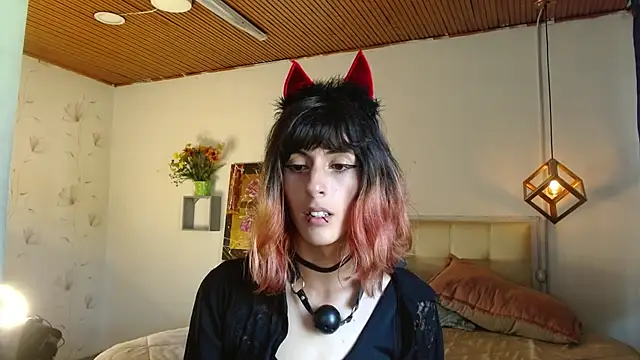 Snapshot of goth_minerva chatting on March 19, 1:40 pm goth minerva online show from March 19, 1:40 pm