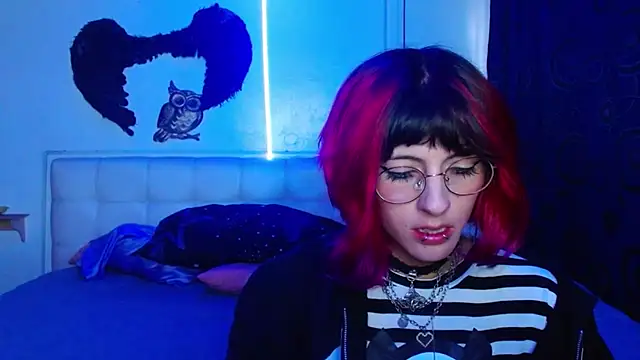 Snapshot of goth_minerva chatting on October 6, 1:44 pm goth minerva online show from October 6, 1:44 pm