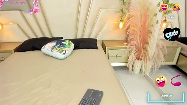 Snapshot of NoahPuff chatting on September 30, 3:39 am NoahPuff online show from September 30, 3:39 am
