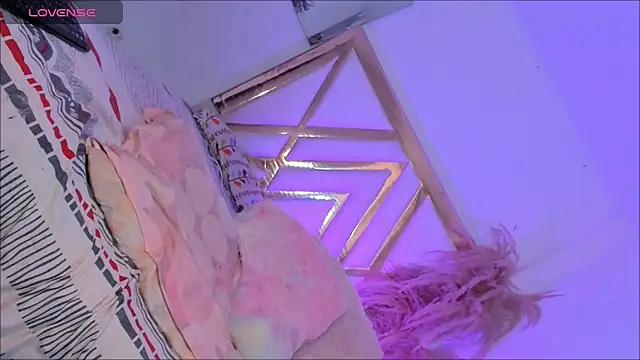 Dahianara  online show from November 6, 4:18 pm