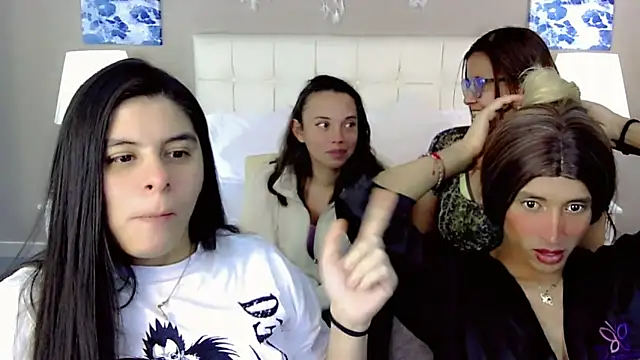 Snapshot of maddissonivanova chatting on September 12, 2:42 am maddissonivanova online show from September 12, 2:42 am