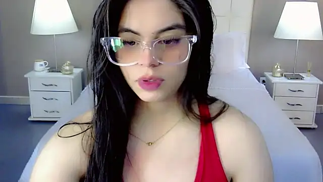 Snapshot of maddissonivanova chatting on September 16, 7:18 pm maddissonivanova online show from September 16, 7:18 pm