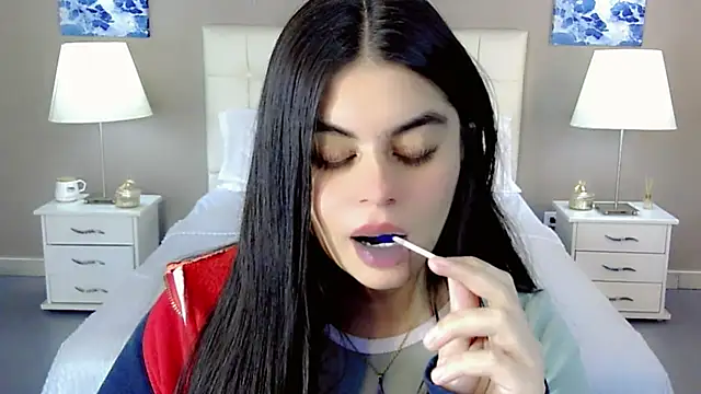 Snapshot of maddissonivanova chatting on September 19, 10:15 pm maddissonivanova online show from September 19, 10:15 pm