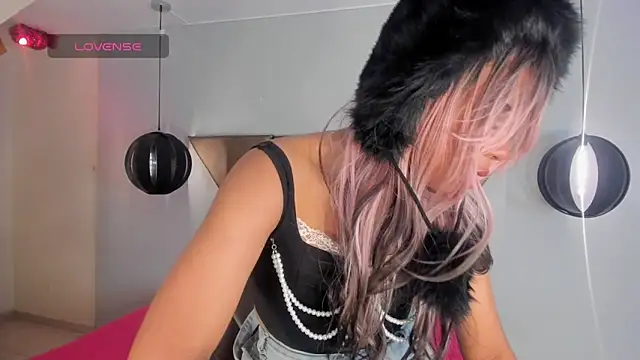 Snapshot of Sol_Vanegas chatting on September 25, 12:12 pm Sol Vanegas online show from September 25, 12:12 pm