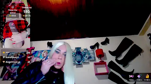 Snapshot of blondehot5v chatting on October 6, 12:21 am blondehot5v online show from October 6, 12:21 am