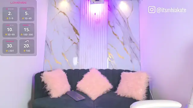 Snapshot of Mhiaa_Sweet chatting on October 3, 12:27 pm Mhiaa Sweet online show from October 3, 12:27 pm