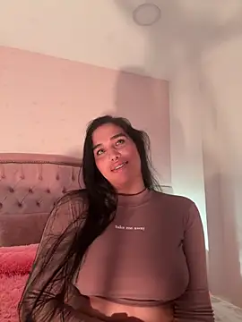 Snapshot of Bella__Wood chatting on September 19, 8:47 pm Bella Wood online show from September 19, 8:47 pm