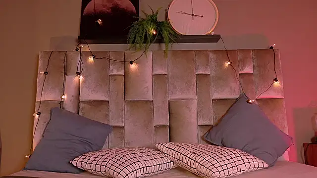 TiffValentinee  online show from October 13, 3:19 am