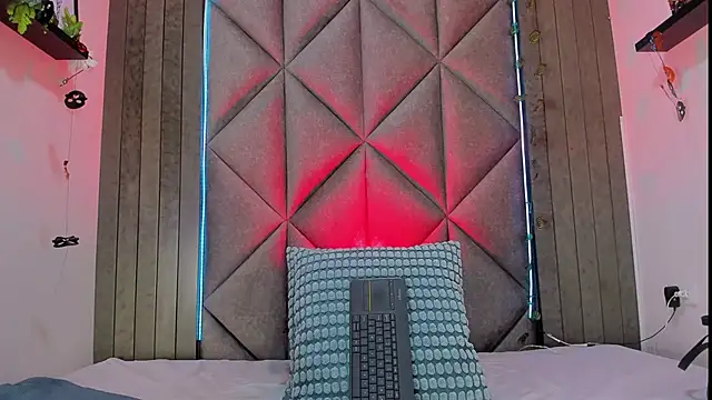 TiffValentinee  online show from October 27, 7:22 pm