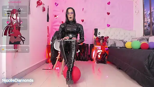 Snapshot of NicolleDiamonds_cg chatting on September 24, 1:50 pm NicolleDiamonds cg online show from September 24, 1:50 pm