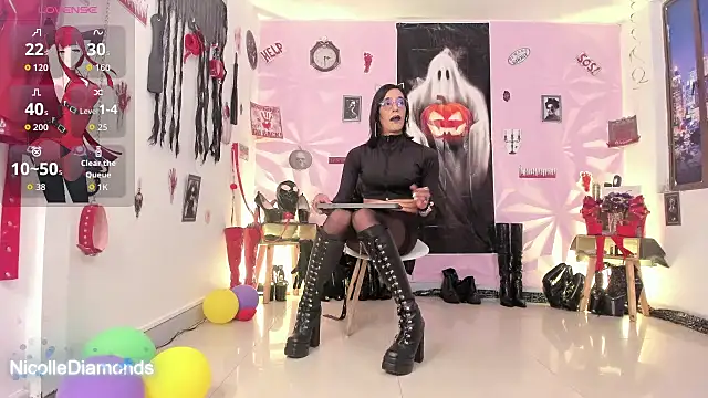 Snapshot of NicolleDiamonds_cg chatting on October 7, 3:24 pm NicolleDiamonds cg online show from October 7, 3:24 pm