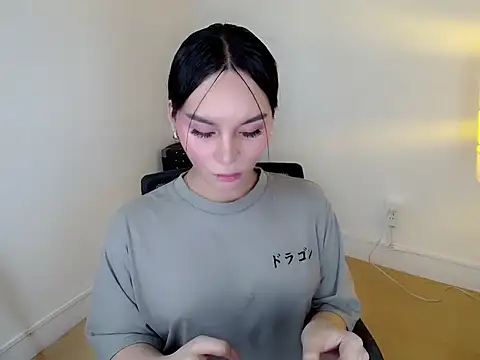 holly tabby online show from February 6, 5:02 am