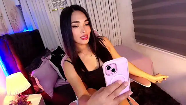 Snapshot of asian_lucii chatting on October 2, 6:47 am asian lucii online show from October 2, 6:47 am