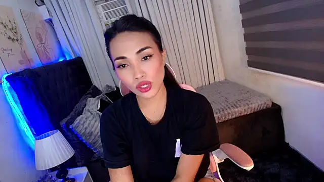 Snapshot of asian_lucii chatting on October 10, 1:01 pm asian lucii online show from October 10, 1:01 pm