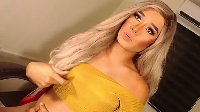 SissifyMeNow online show from October 10, 6:42 pm