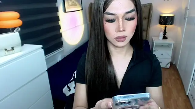 Snapshot of solana_imani chatting on October 5, 4:06 pm solana imani online show from October 5, 4:06 pm