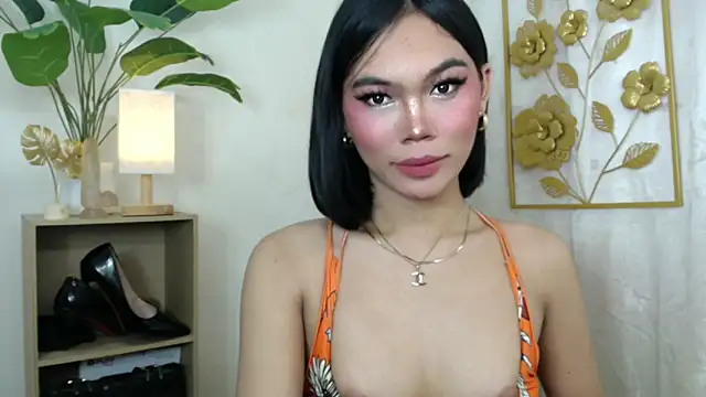 Snapshot of miyaa_Moore chatting on September 8, 10:19 pm miyaa Moore online show from September 8, 10:19 pm