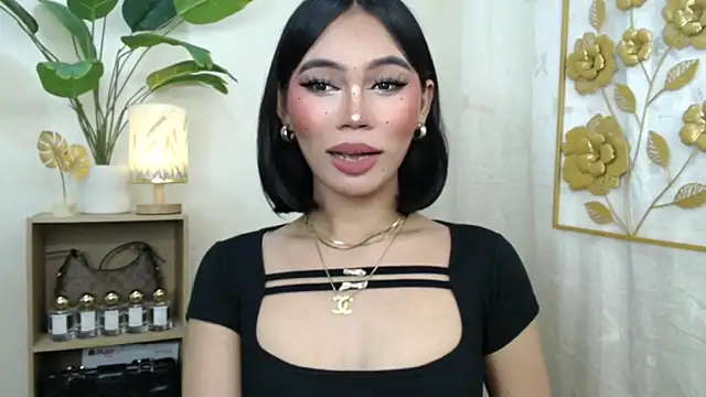 Snapshot of miyaa_Moore chatting on September 21, 3:07 pm miyaa Moore online show from September 21, 3:07 pm