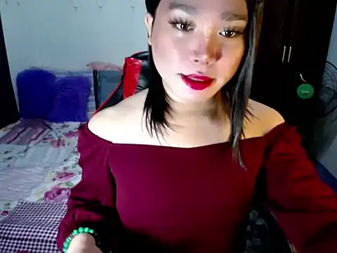 Snapshot of Urassiansweetcummer chatting on September 13, 3:12 am Urassiansweetcummer online show from September 13, 3:12 am