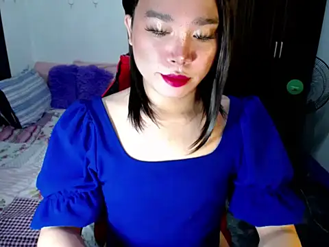Snapshot of Urassiansweetcummer chatting on September 23, 2:28 am Urassiansweetcummer online show from September 23, 2:28 am