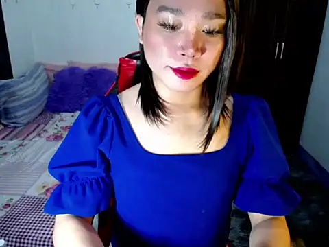 Snapshot of Urassiansweetcummer chatting on September 25, 2:40 am Urassiansweetcummer online show from September 25, 2:40 am