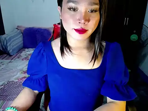 Snapshot of Urassiansweetcummer chatting on September 29, 6:13 am Urassiansweetcummer online show from September 29, 6:13 am
