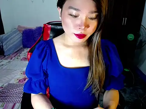 Snapshot of Urassiansweetcummer chatting on October 2, 1:06 am Urassiansweetcummer online show from October 2, 1:06 am