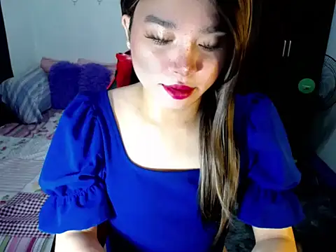 Snapshot of Urassiansweetcummer chatting on October 4, 2:12 am Urassiansweetcummer online show from October 4, 2:12 am