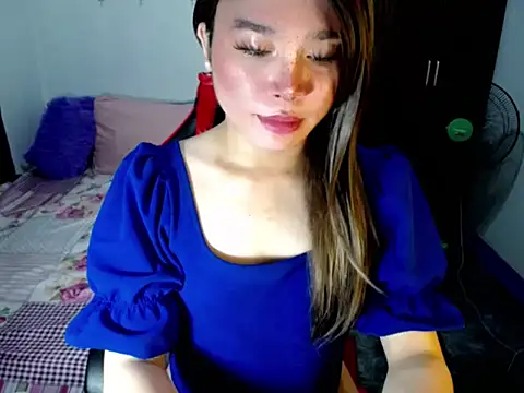 Urassiansweetcummer online show from October 13, 5:42 am