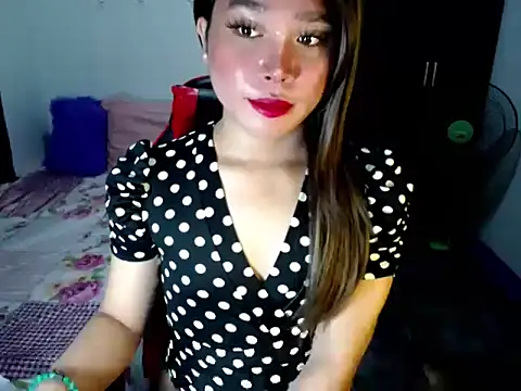 Urassiansweetcummer online show from October 17, 2:26 am