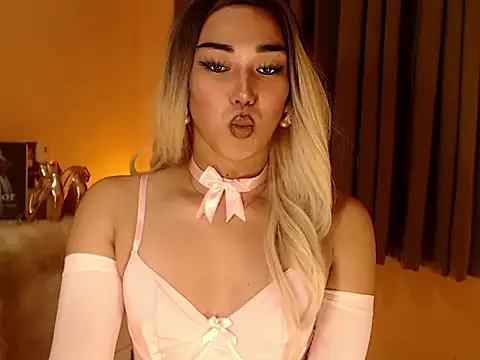Snapshot of magnificent_kitana chatting on September 21, 1:39 pm magnificent kitana online show from September 21, 1:39 pm
