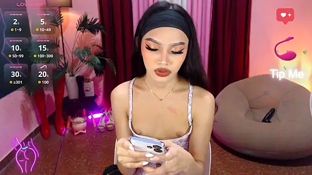 Snapshot of Asianprincess69 chatting on October 4, 8:04 am Asianprincess69 online show from October 4, 8:04 am