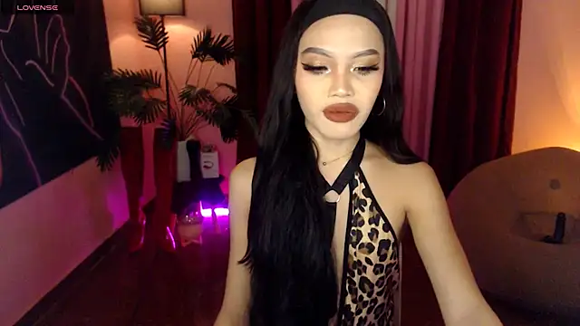 Snapshot of Asianprincess69 chatting on October 5, 8:15 am Asianprincess69 online show from October 5, 8:15 am