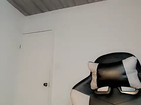 urcurlydiva online show from October 6, 2:06 pm