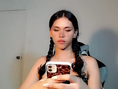 urcurlydiva online show from October 13, 11:33 am