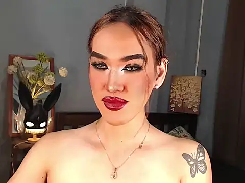 Snapshot of AleinaCroft chatting on September 27, 10:35 am AleinaCroft online show from September 27, 10:35 am