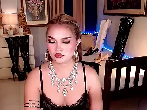 Snapshot of QUEENATHENNA chatting on September 15, 6:29 am QUEENATHENNA online show from September 15, 6:29 am