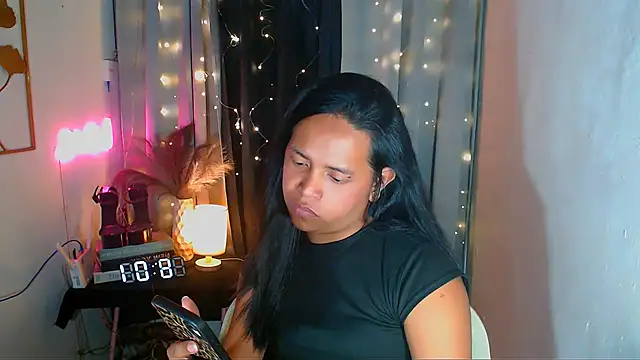 Lorainnelustts online show from February 25, 7:40 pm