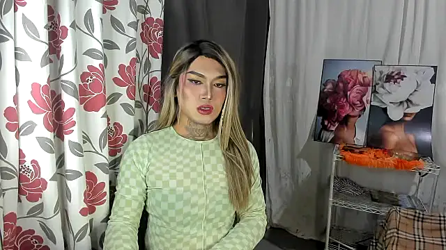 Snapshot of kimmy_slut chatting on October 6, 10:43 pm kimmy slut online show from October 6, 10:43 pm