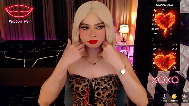 BigCockMaxineTS online show from November 2, 9:02 pm