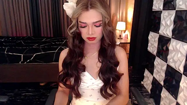 BigCockMaxineTS online show from November 29, 8:00 pm