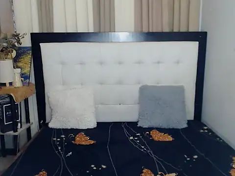 NaomiSmall online show from October 2, 8:59 am