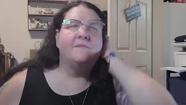 Snapshot of emberlynnix chatting on September 16, 6:18 am emberlynnix online show from September 16, 6:18 am